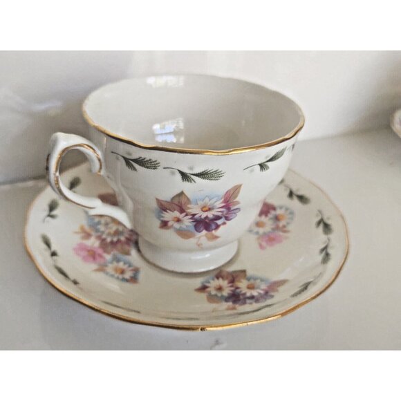 Colclough Bone China Tea Cup & Saucer (8238) Daisies - 1950's - Picture 4 of 13